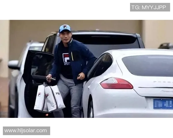 足球巨星外出闲逛顺道购置豪车引发粉丝热议 足球巨星外出闲逛顺道购置豪车引发粉丝热议